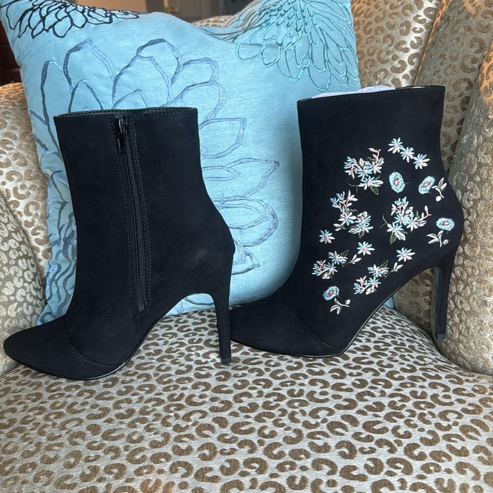 NIB Just Fab “Out West” pink blue floral embroidered faux suede stiletto bootie - Picture 5 of 11